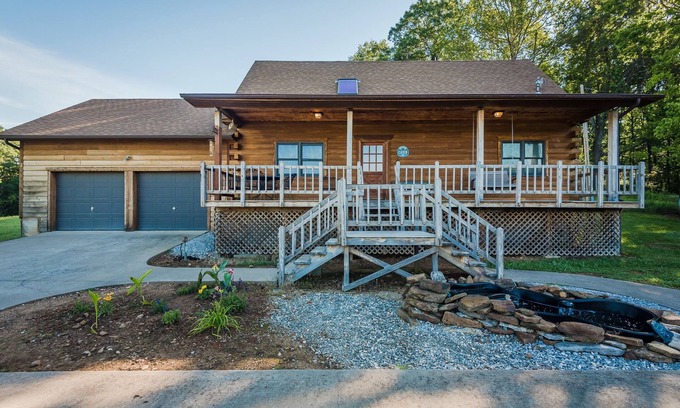 Huntsville Cabin | The Resting Place Cabin ~ Your Home away from Home