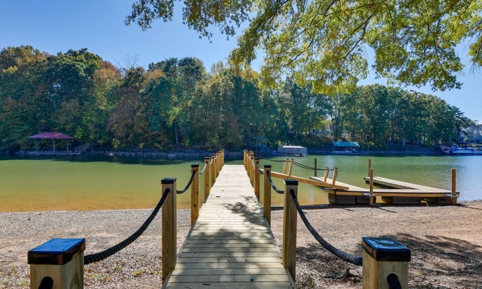 Mount Mourne House | The Retreat at Lake Norman: Boat Dock & Pool!