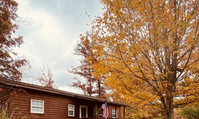 Pipestem Cabin | The Retreat at Rockridge Hot-tub/large yard