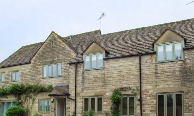 Bibury Apartment | THE RETREAT, country holiday cottage, with a garden in Bibury