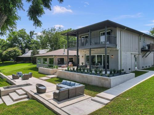 Marble Falls House | The Retreat on Lakeshore with Concierge Services