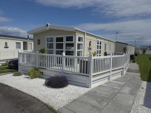 Prestatyn House | The Retreat - Skyline