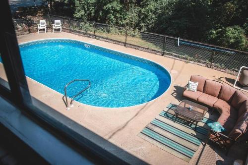 Hickory House | The Retreat with Private Pool and Hot Tub!