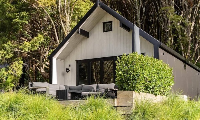 Mangawhai Villa | The Ridge Villa 1 – Private Escape with Infrared Sauna