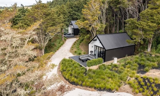 Mangawhai Villa | The Ridge Villas 1, 3, 4 & 5: Multi-Villa Escape – 4 Luxe Villas Across 12 Acres