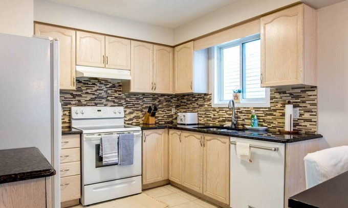 Kitchener House | ✪ The RittenHouse ✪ 4 Bedroom Home in Kitchener