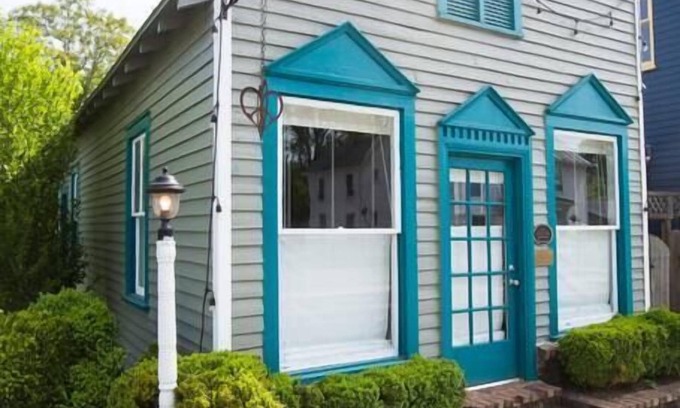 Sperryville House | The River Cottage: 29 Main Street