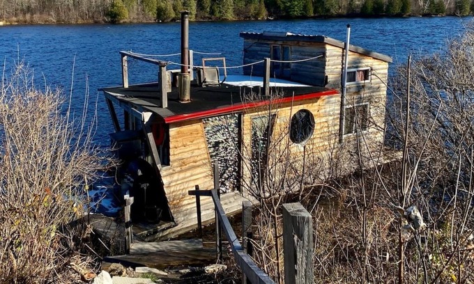 Wakefield Boat Rental | The River Den