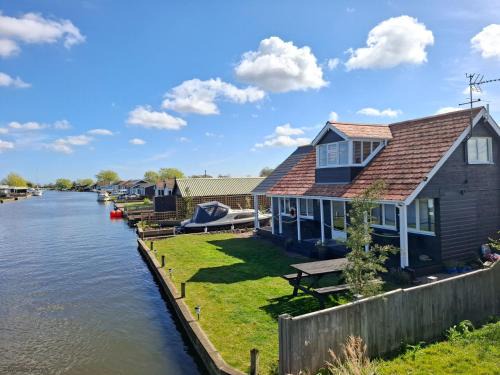 Repps with Bastwick House | The River House