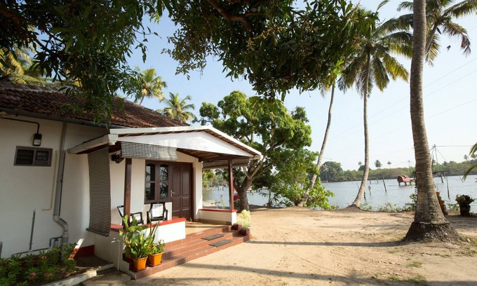 Kumbalangi House | The Riveroots Waterfront Heritage Homestay