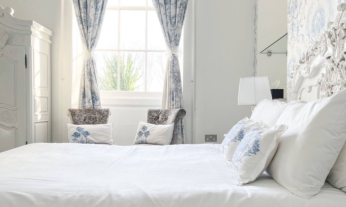 Mildenhall Hotel | The Riverside House Hotel