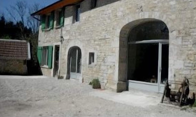 Monnet-la-Ville Cottage | The Roc Gîte Jura for 8 people