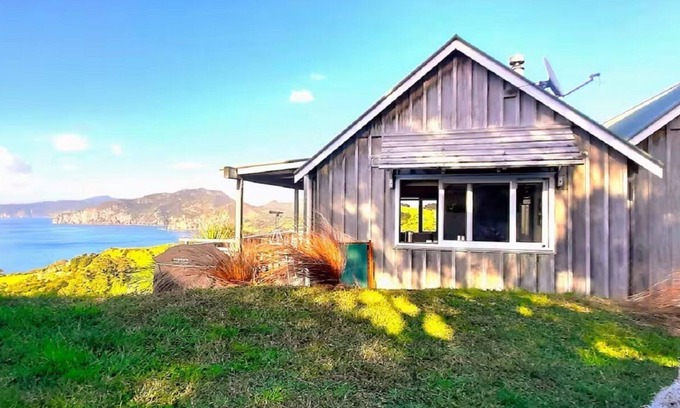 Tuateawa House | The Rock " Serene, Tranquil, Awesome"