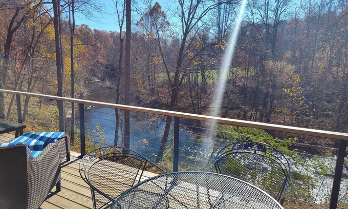 Faber Cabin | The Rockfish River Cabin,Private,River Sounds, Stunning views! 10 min to Rt 151!