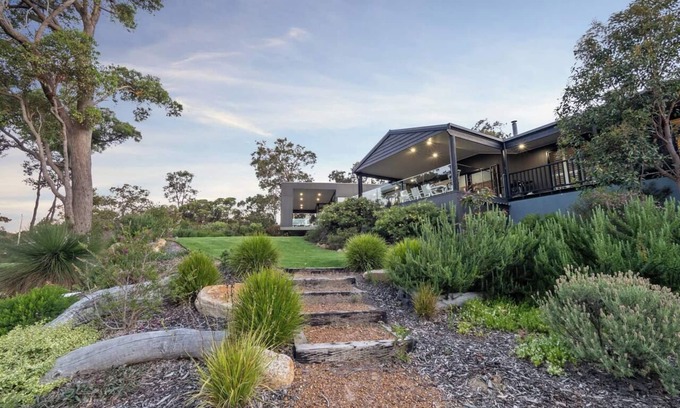 Quedjinup House | The Roo House Sprawling Bushland Retreat near Town