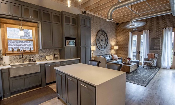 McMinnville Condo | THE ROOF TOP ON MAINn Downtown Main Street McMinnville TN