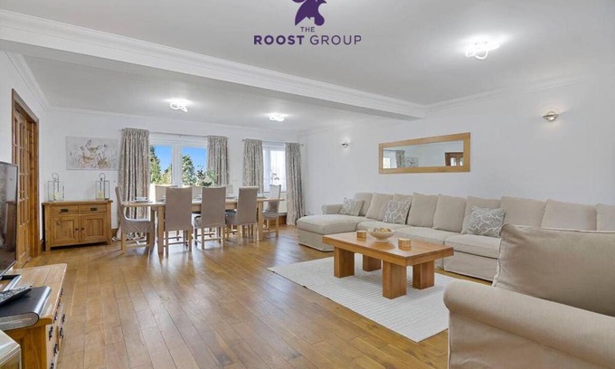 Gravesend House | The Roost Group - 8-Bed Home - Hot Tub WiFi Parking