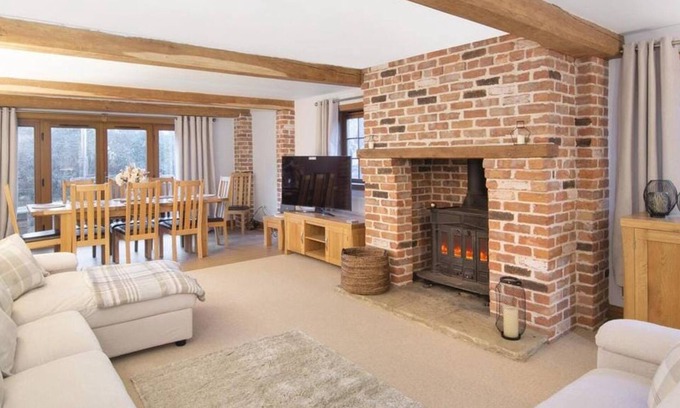 Gravesend House | The Roost Group - The Coach House with Hot Tub