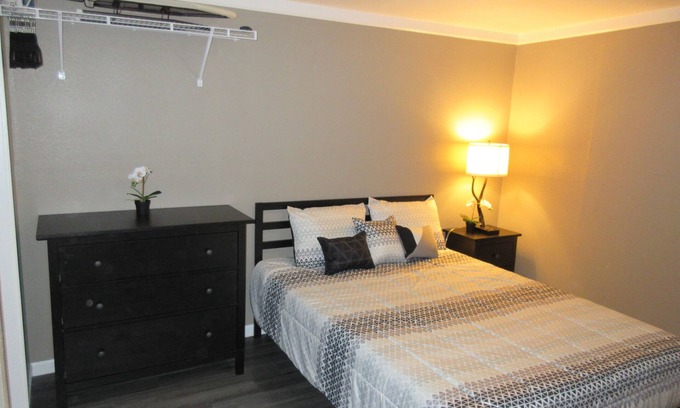 North San Antonio - SAT House | The Roost - Guest House with Queen Bed