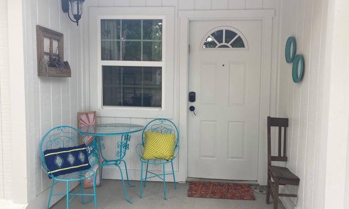 Glen Rose Apartment | The Rosa Linda 2 blocks to Historic Downtown Square. Centrally located.