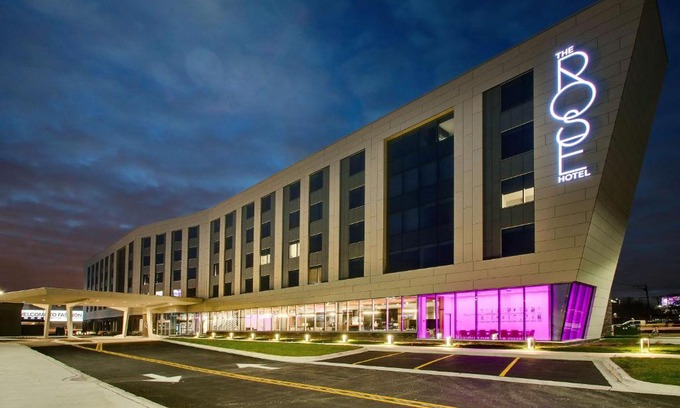 Rosemont Hotel | The Rose Chicago, Tapestry Collection By Hilton
