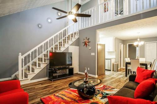 Conyers House | The Rosewood Townhouse - 10 mins to horse park