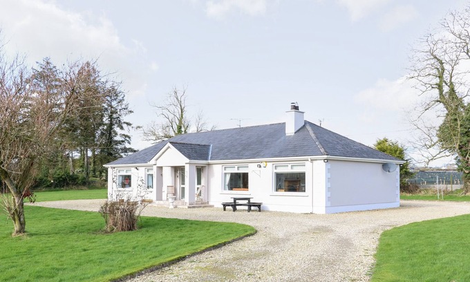 Ballindrait House | THE ROSSGIER BUNGALOW, pet friendly in Lifford, County Donegal