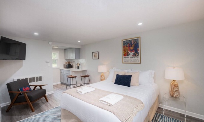 Old Mystic Apartment | The Rossie Studio · Near Mystic, Casinos + USCGA