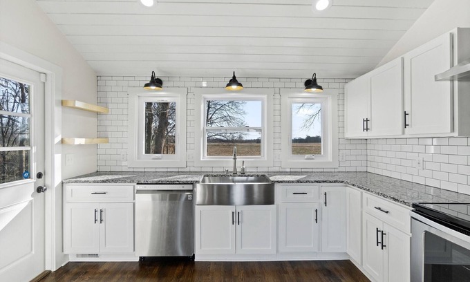 Clarksville House | The Rossview House Sleeps 7
