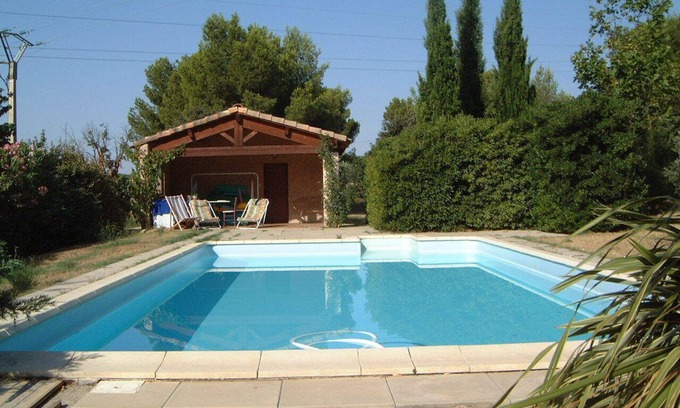 Pelissanne Apartment | The Roucas garden