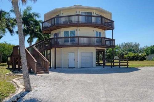 Bokeelia House | The Round House