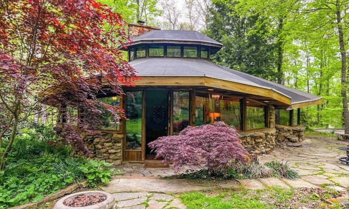 Mcdermott Cabin | The Roundabout Cabin near Portsmouth, Ohio
