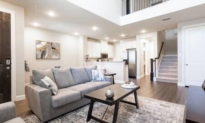 McKinney House | The Rowhouse: Gym/Mancave 2/2.5/2