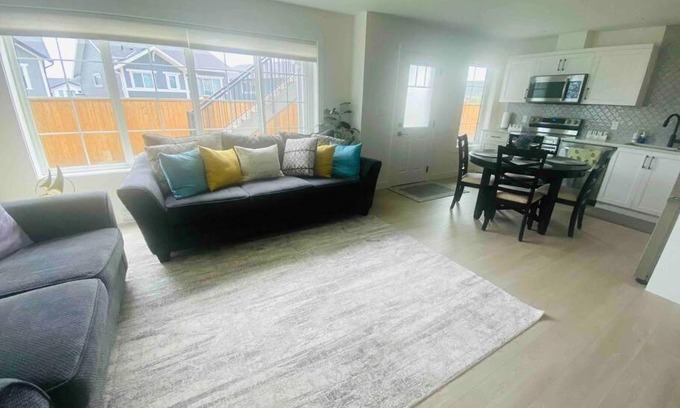 Colwood Apartment | The Royal Bay Escape: Cozy 2 bedrooms garden suite