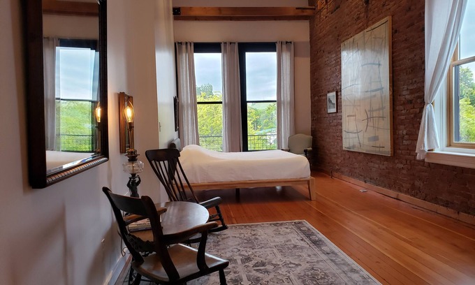 Waitsburg Hotel | The Royal Block - Room 4