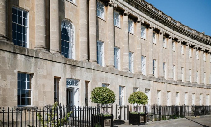 Upper Town Hotel | The Royal Crescent Hotel & Spa