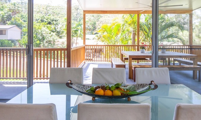 Elizabeth Beach House | The Royal Cuban - Pacific Palms Holidays