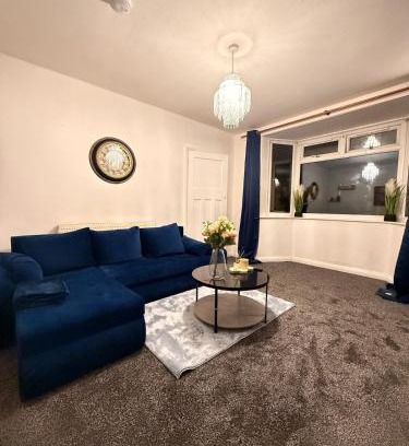 Cambridge House | The Royal Hue 4bed house close to city centre