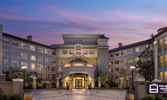 Kelowna Central Business District Hotel | The Royal Kelowna