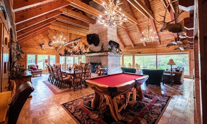 Grayling Cabin | The Royal Stag Lodge - Riverfront on the Au Sable