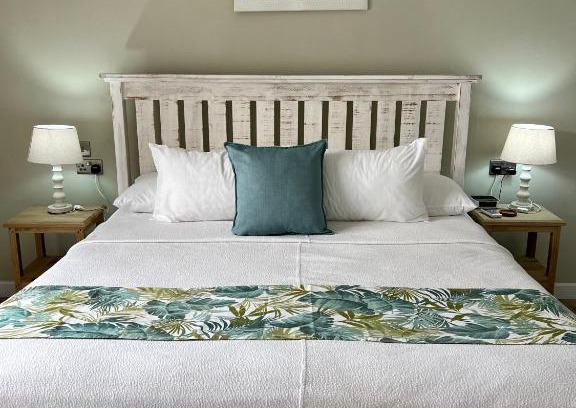 Mahe Island Bed & Breakfast | The Runway Lodge