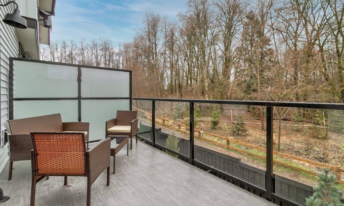 Willoughby House | The Rustic Cassel: well-furnished & fully equipped 3-bedroom mid-term rental