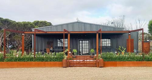 Dudley West House | The Rusty Kangaroo - Premium Couples Retreat - Spectacular Ocean View - Great Hosts