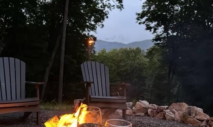 Upper Tract Cabin | The Rusty Lantern! Enjoy peace and quiet in this cozy mountain cabin! Free WiFi