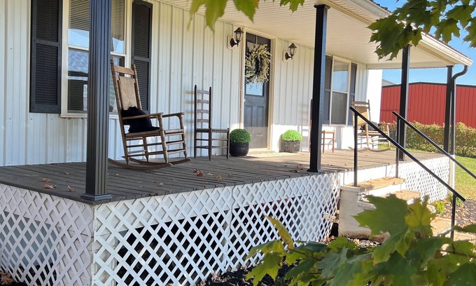 Lawrenceburg House | The Rutherford Inn is nestled in the heart of small town Lawrenceburg