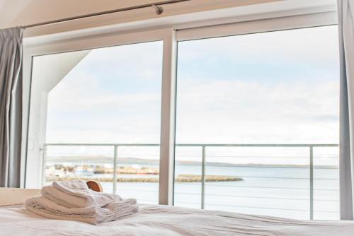 Bowmore Apartment | The Saddlers House - best price per bed