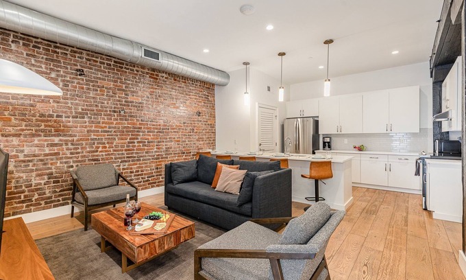 Downtown Nashville House | The Saddlery - Encore - 1 Block to Broadway