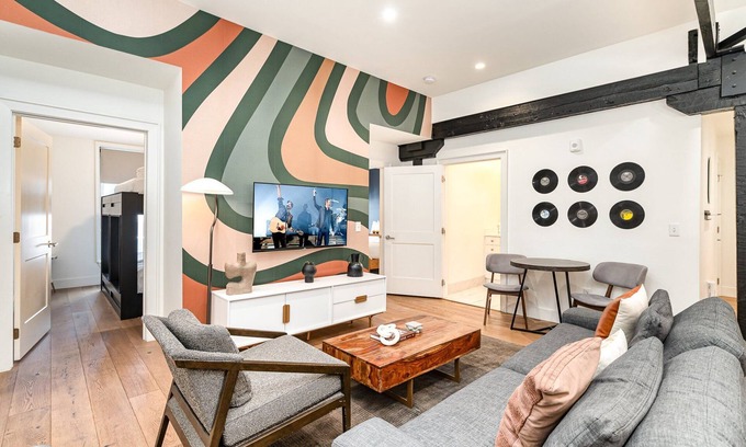 Downtown Nashville House | The Saddlery - The Vault - 2 Min Walk to Broadway