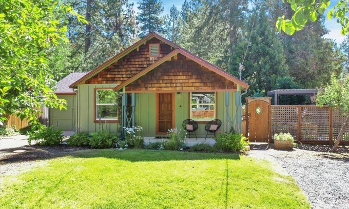 Grass Valley House | The Sage House Steps to historic downtown & trails