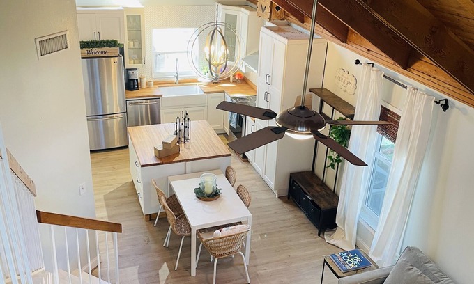 Poinciana Park House | The SAILOR HOUSE Walk to downtown Fort Lauderdale or golf cart to the beach